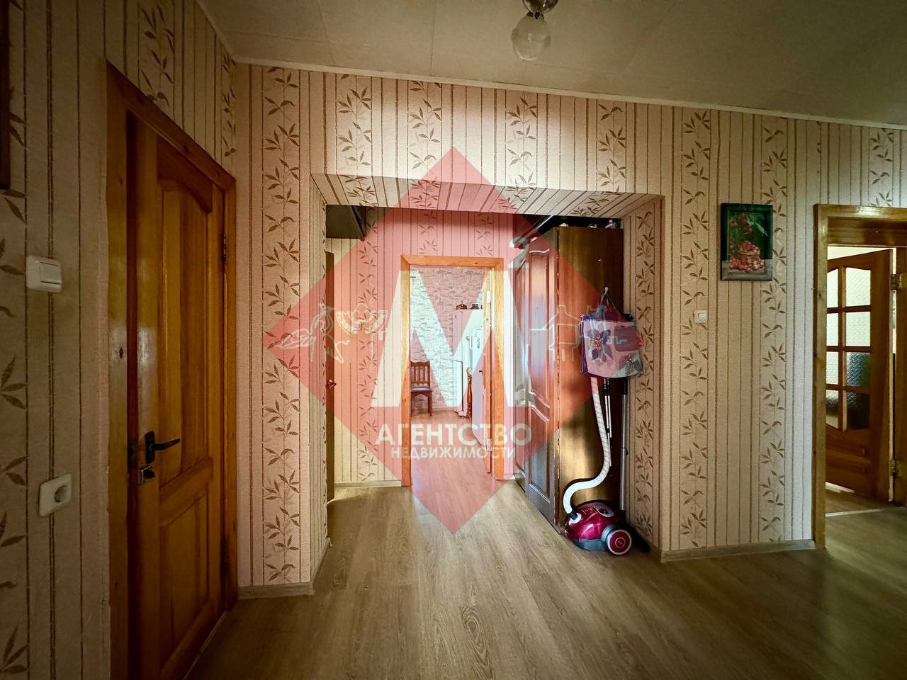 Продается просторная 3-комнатная