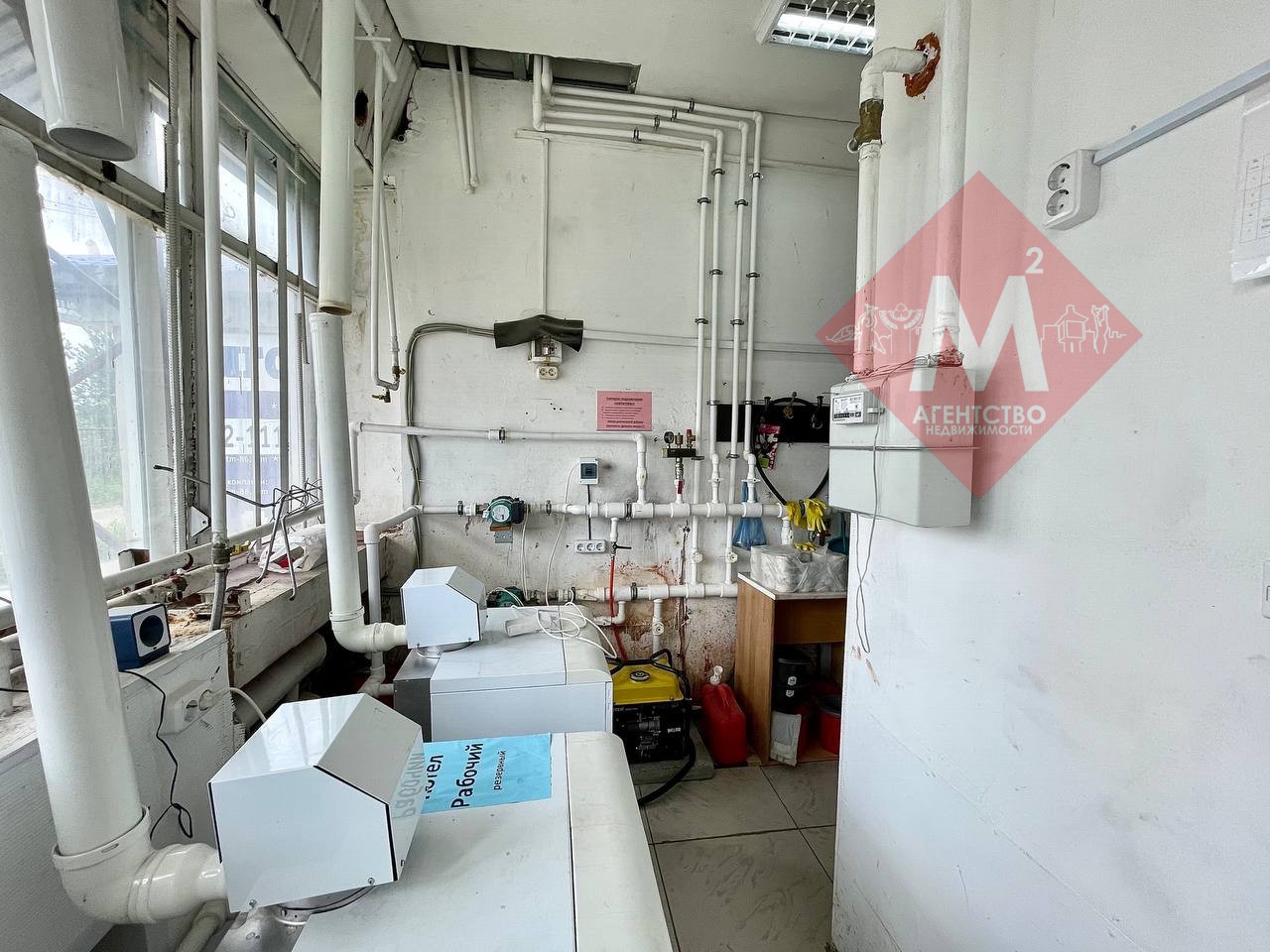 Двухэтажное здание