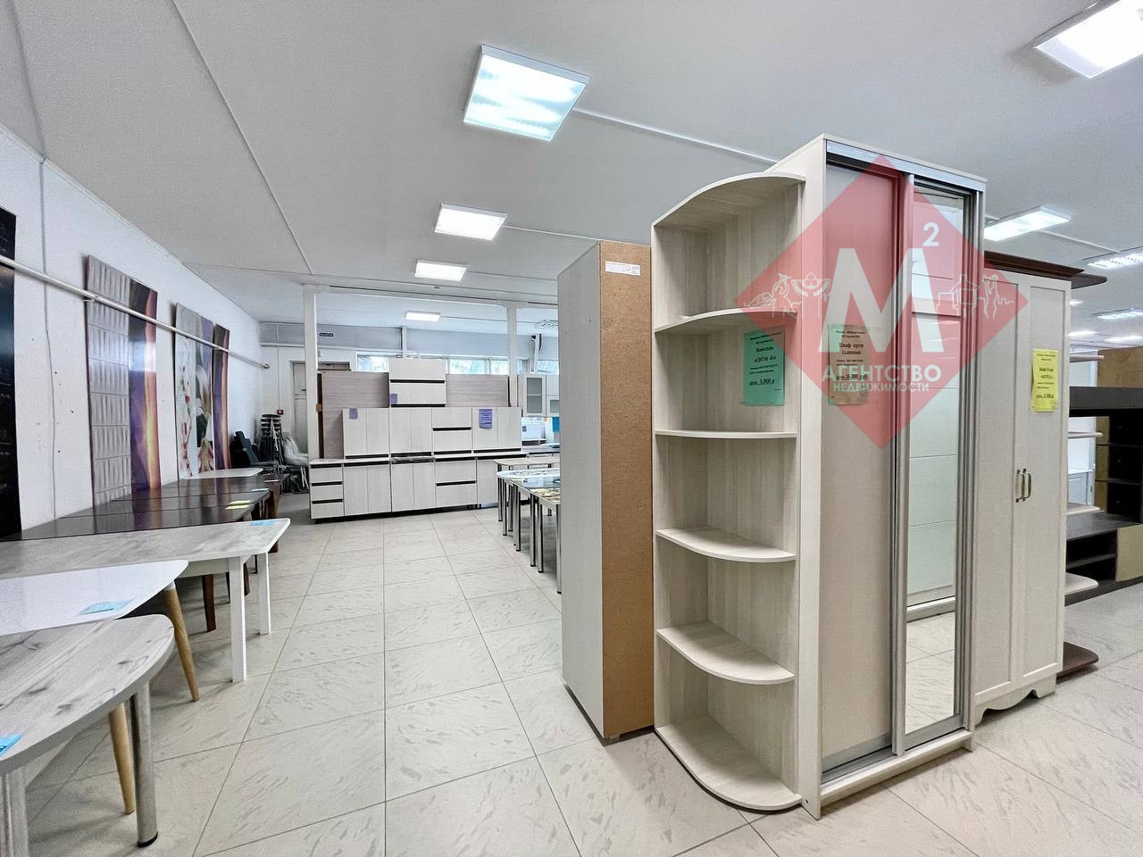 Двухэтажное здание