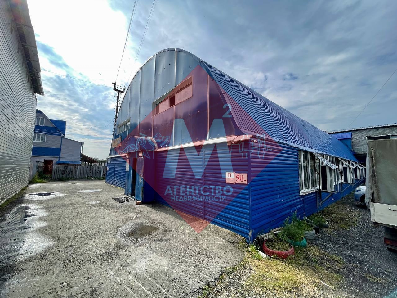 Двухэтажное здание