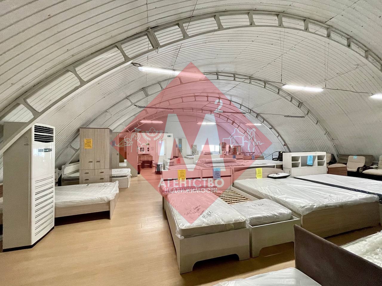 Двухэтажное здание