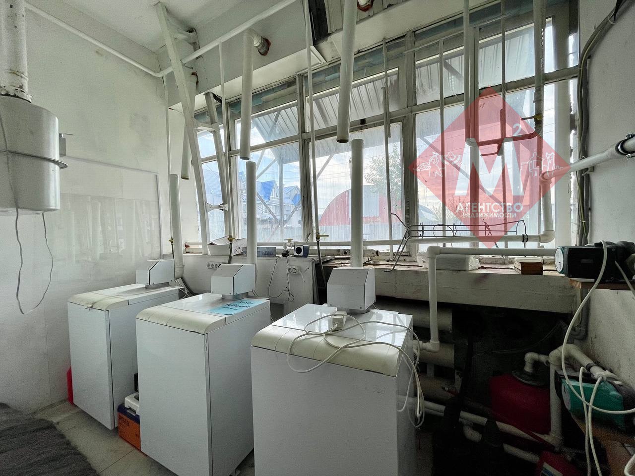 Двухэтажное здание