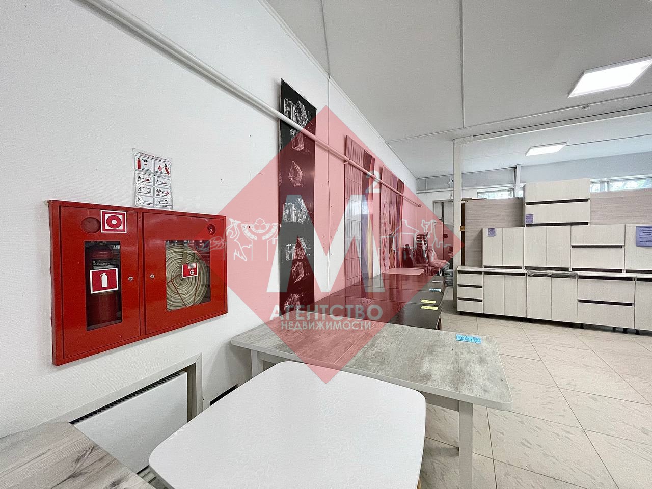 Двухэтажное здание