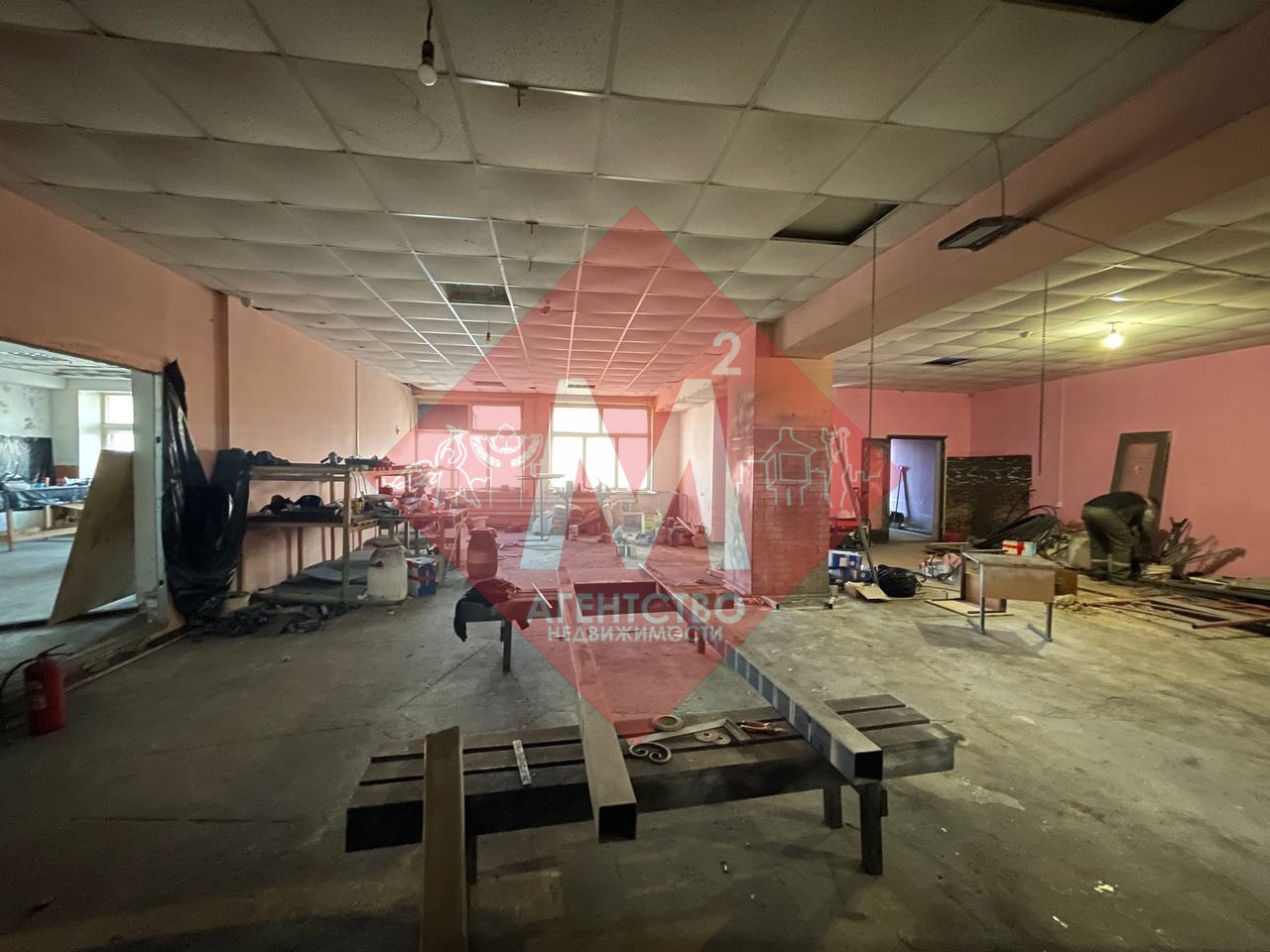 Часть здания в промзоне