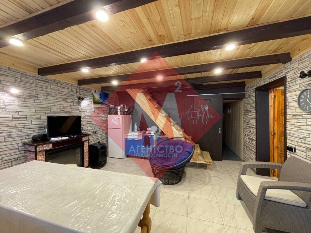 Коттедж с баней и бассейном