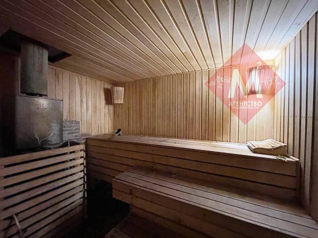 Коттедж с баней и бассейном