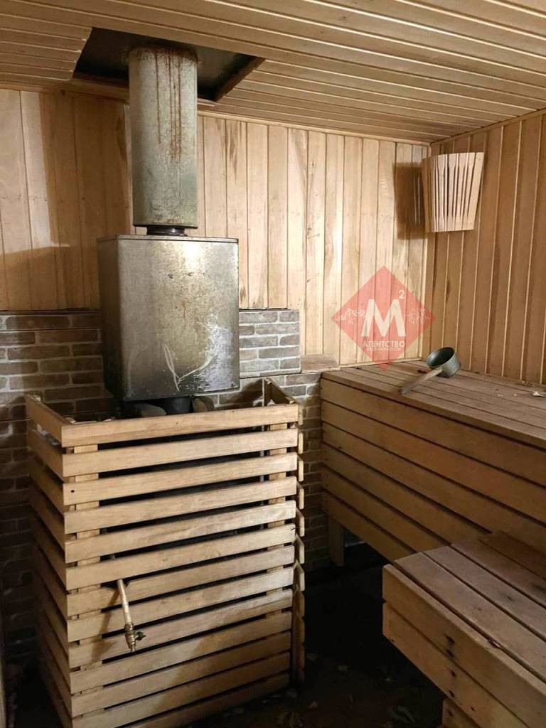 Коттедж с баней и бассейном