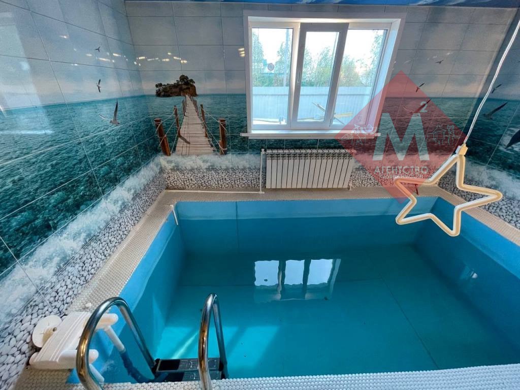 Коттедж с баней и бассейном