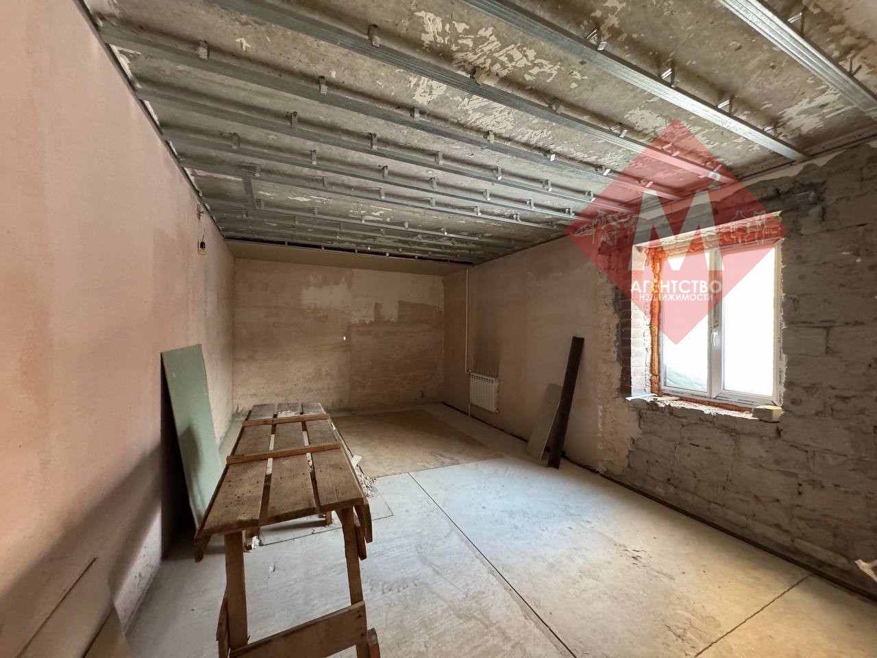 Продаётся двухэтажный дом на учас