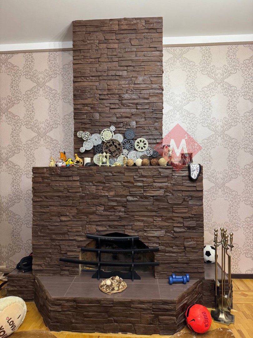 Продаётся двухэтажный дом на учас