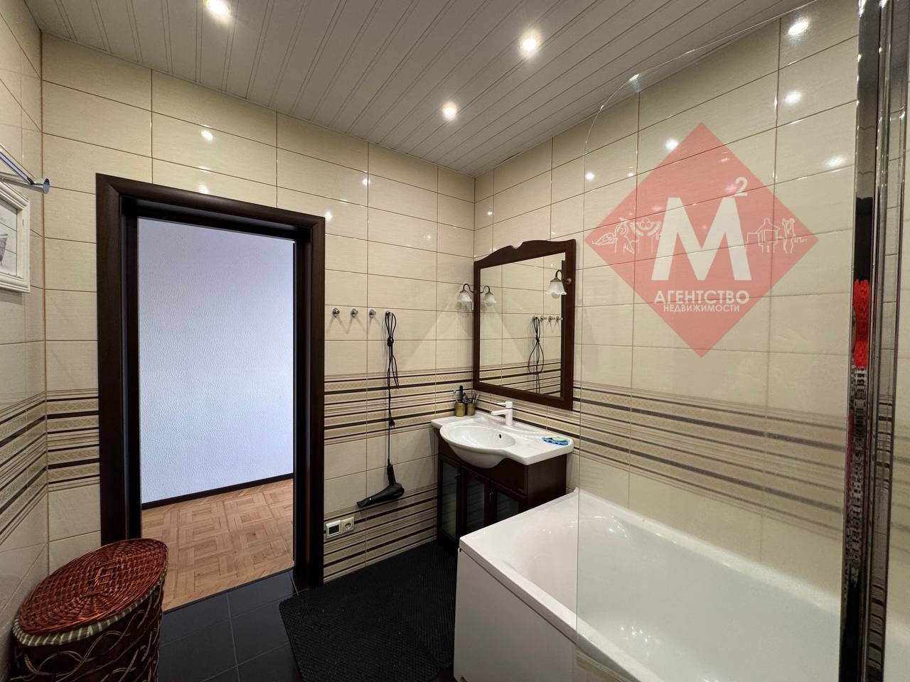 Продаётся двухэтажный дом на учас