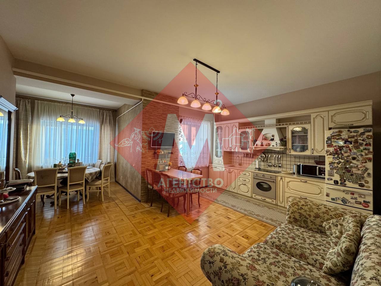 Продаётся двухэтажный дом на учас