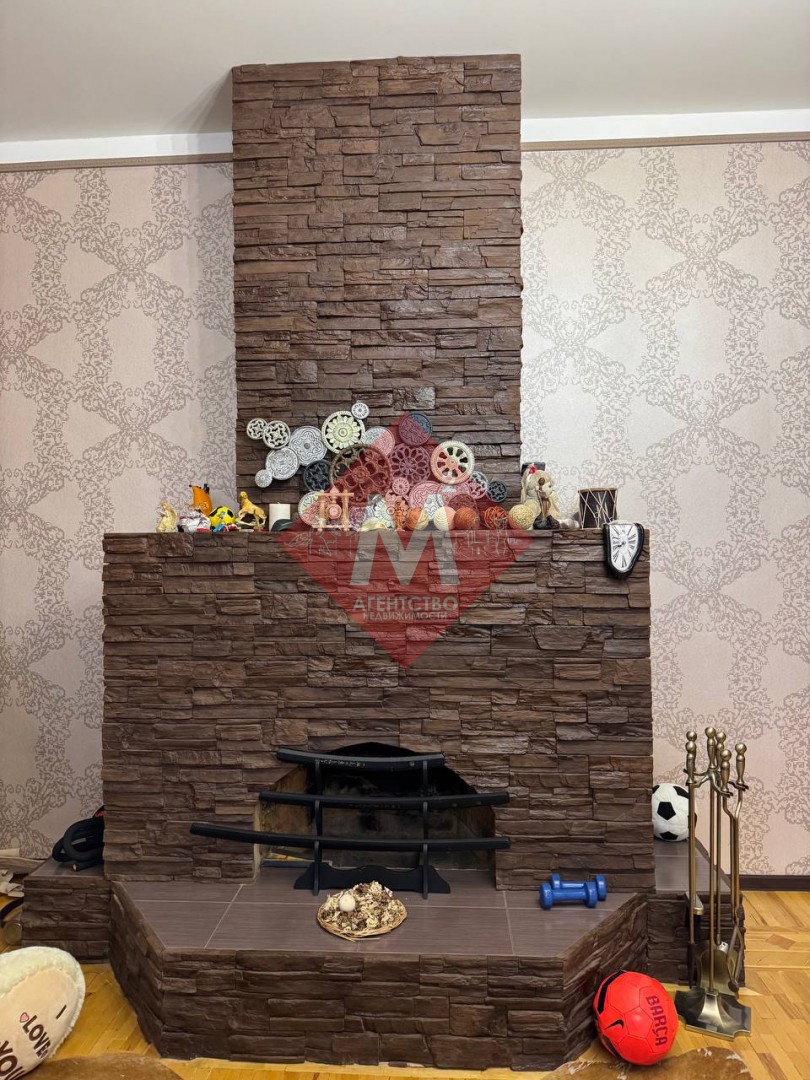 Продаётся двухэтажный дом на учас