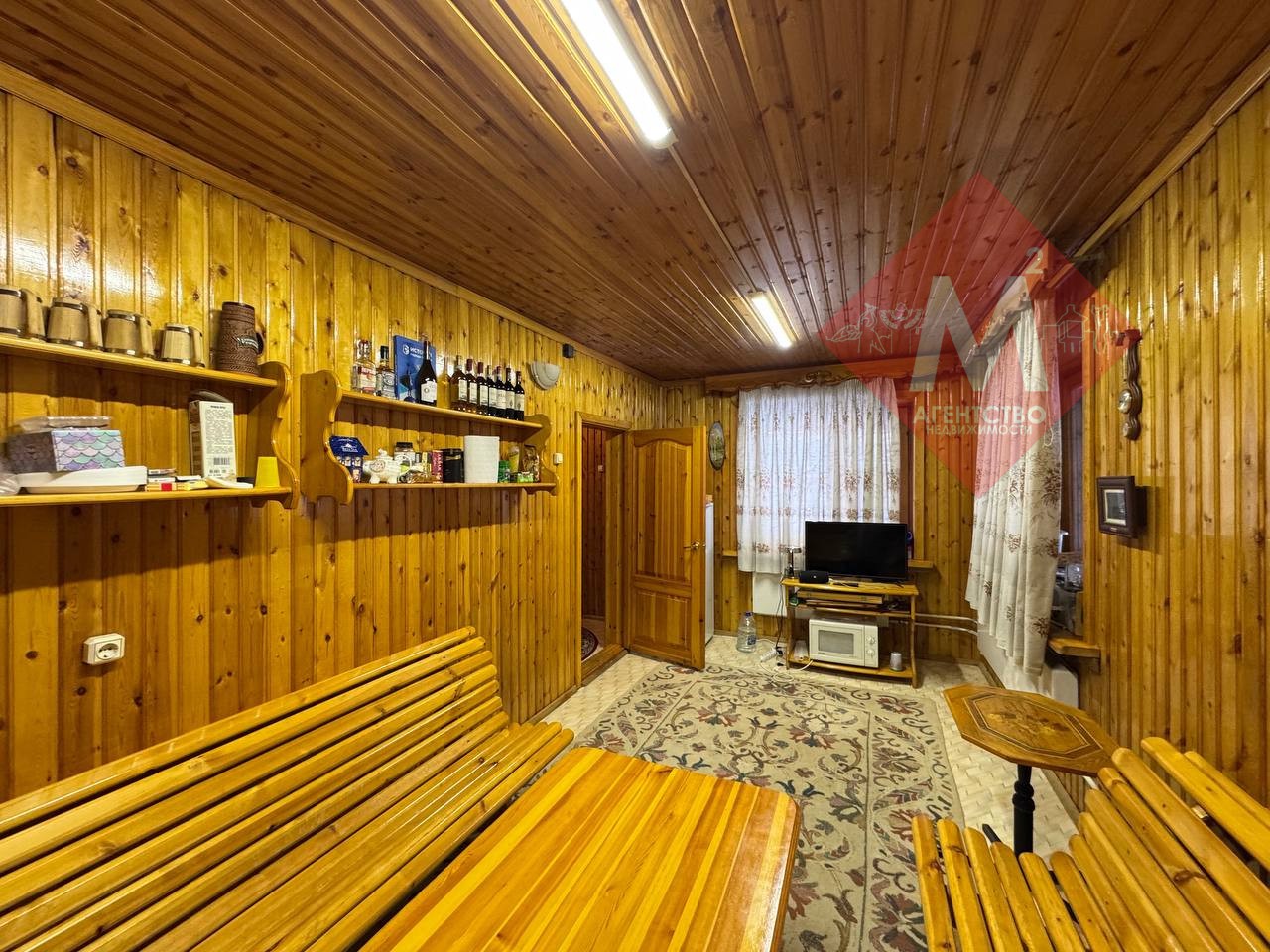 Продаётся двухэтажный дом на учас