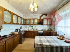 Продается просторная 3-комнатная